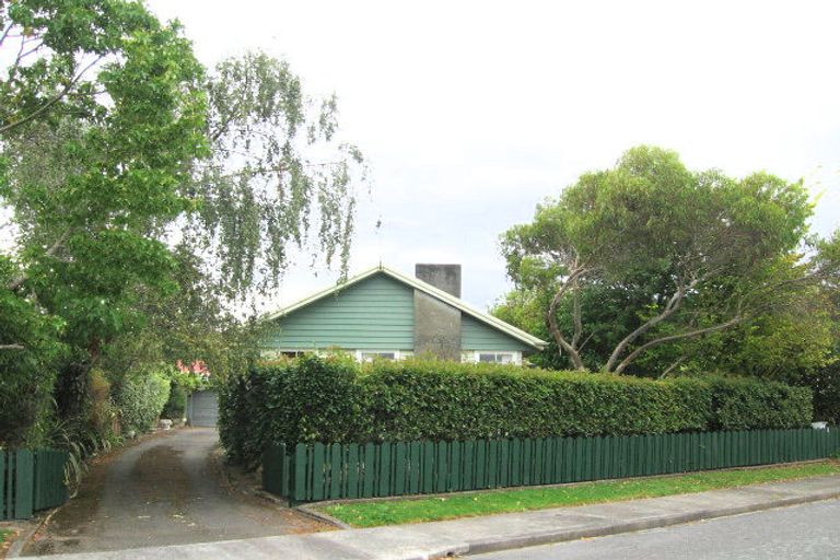 Photo of property in 2 Ponderosa Grove, Maoribank, Upper Hutt, 5018
