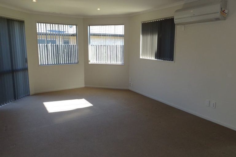 Photo of property in 19 Mataroa Place, Parklands, Christchurch, 8083