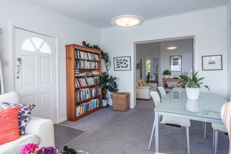 Photo of property in 190 The Esplanade, Island Bay, Wellington, 6023