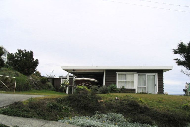 Photo of property in 12 Rangikapiti Road, Coopers Beach, 0420