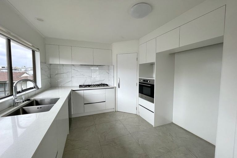 Photo of property in 26 Devon Road, Bucklands Beach, Auckland, 2012