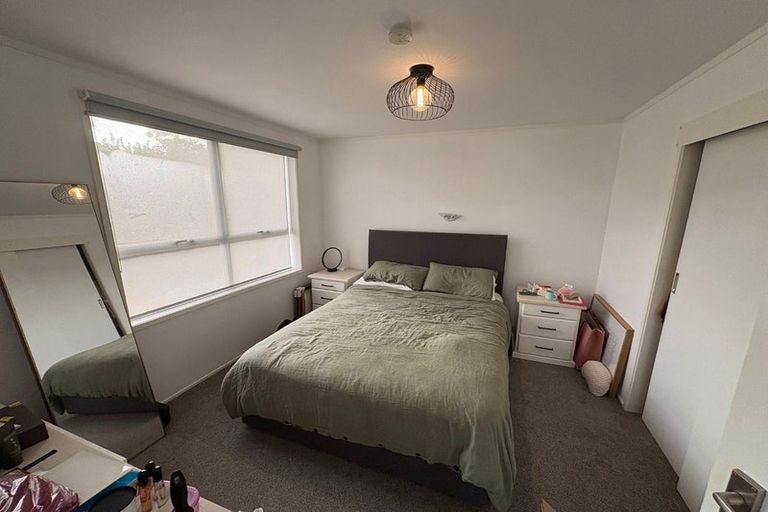 Photo of property in 1/14b Camrose Place, Glenfield, Auckland, 0629