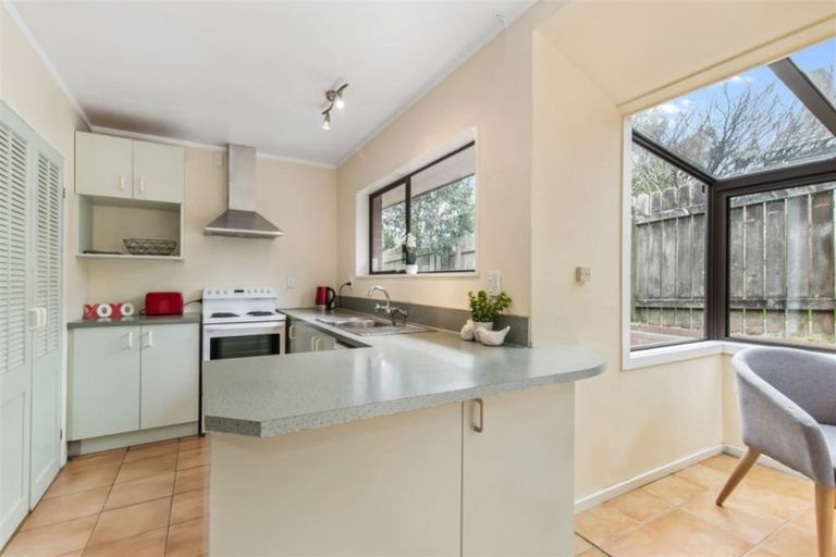 Photo of property in 112 Mark Avenue, Grenada Village, Wellington, 6037