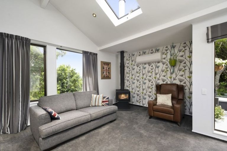 Photo of property in 1 Kakariki Grove, Waikanae, 5036