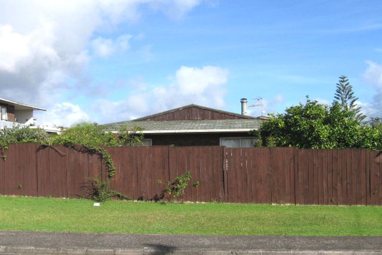 Photo of property in 1/744 Te Atatu Road, Te Atatu Peninsula, Auckland, 0610
