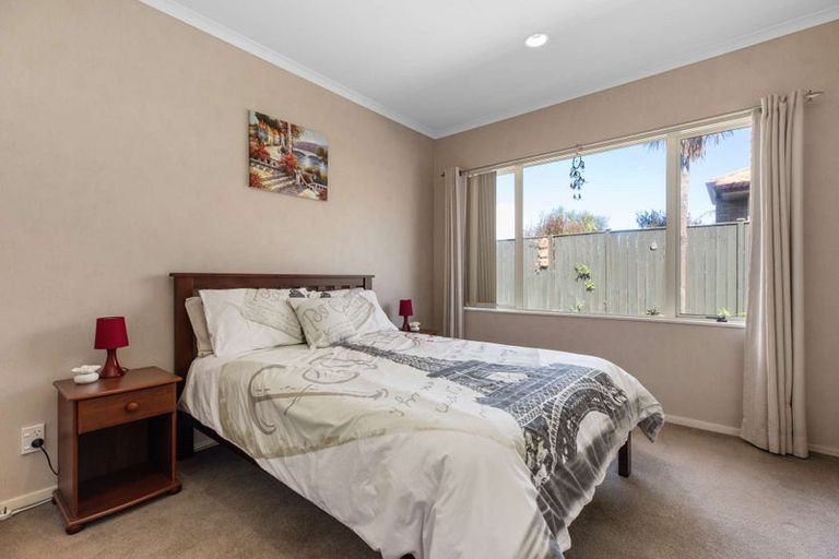 Photo of property in 5 Bellshill Close, Wattle Downs, Auckland, 2103