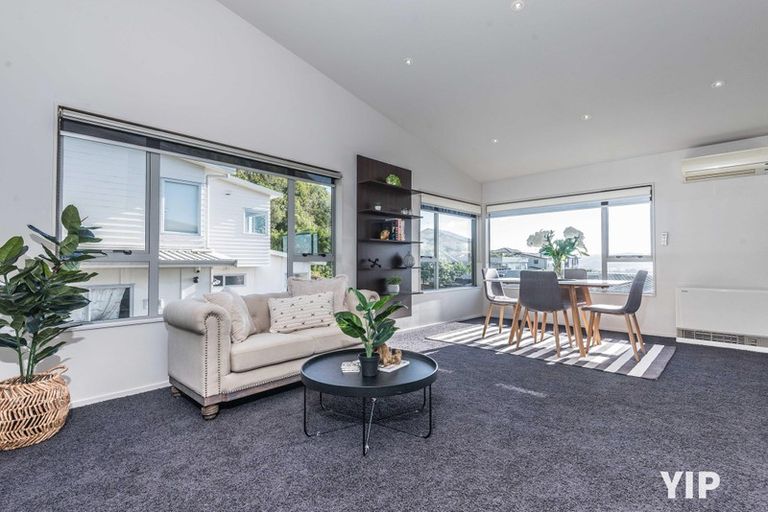 Photo of property in 35 Meadowcroft Grove, Johnsonville, Wellington, 6037