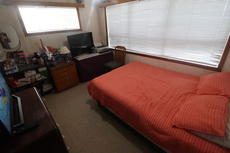 Photo of property in 25 Kaipatiki Road, Glenfield, Auckland, 0629