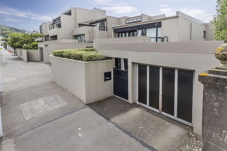 Photo of property in Highwic, 1/32 Hobson Street, Thorndon, Wellington, 6011