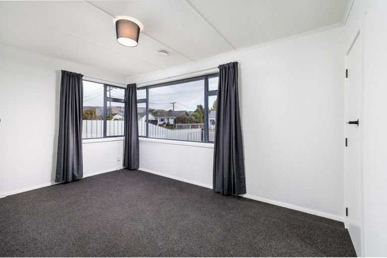 Photo of property in 1 Holmes Street, Waimate, 7924