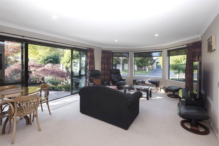 Photo of property in 4 Vaughan Way, Redwood, Christchurch, 8051
