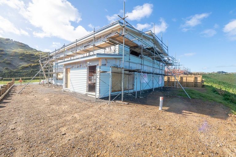 Photo of property in 46 Farnworth Terrace, Glenside, Wellington, 6037