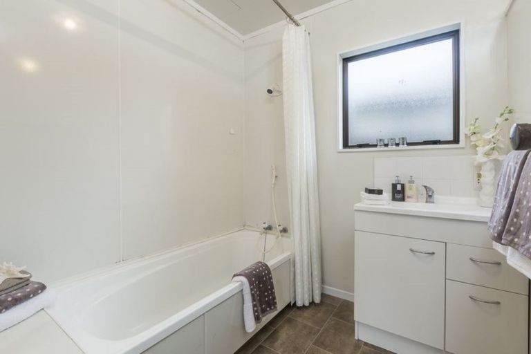 Photo of property in 5/254 Glenvar Road, Torbay, Auckland, 0630