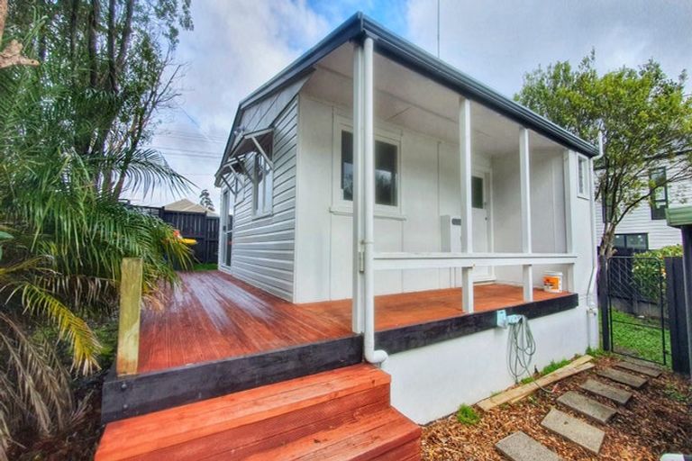 Photo of property in 1/48 Woodside Road, Massey, Auckland, 0614