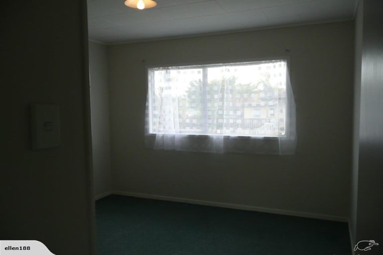 Photo of property in 9 Silverstone Place, Henderson, Auckland, 0612