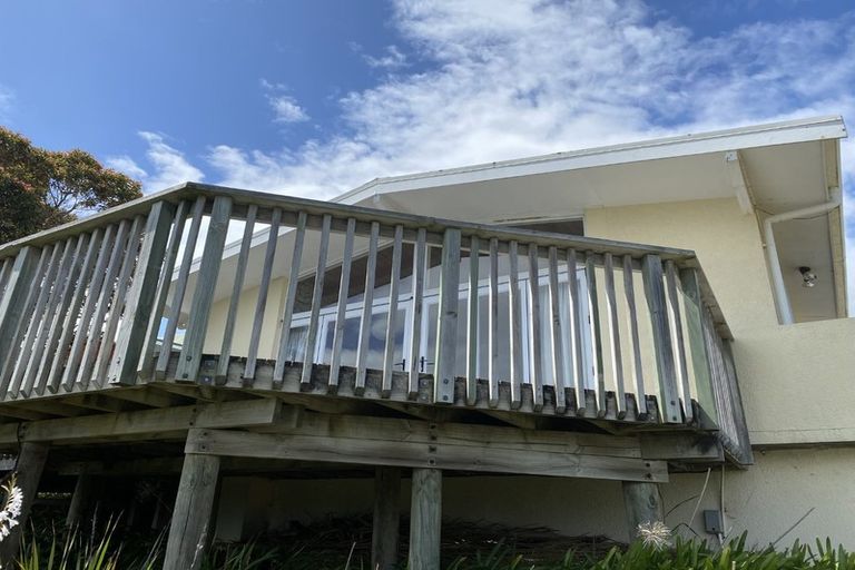 Photo of property in 18 Queens Road, Waikanae Beach, Waikanae, 5036