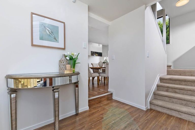 Photo of property in 2/51 Seaton Road, Murrays Bay, Auckland, 0630