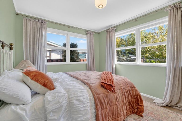 Photo of property in 102 Mount View Road, Melville, Hamilton, 3206