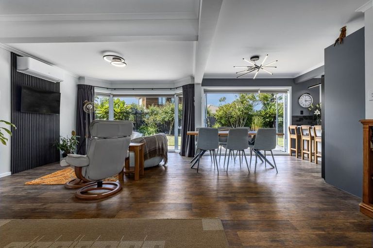 Photo of property in 4 Nuhaka Place, Paraparaumu Beach, Paraparaumu, 5032