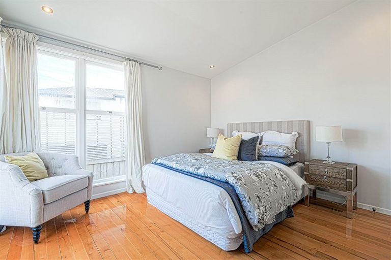 Photo of property in 25 Marsh Avenue, Forrest Hill, Auckland, 0620