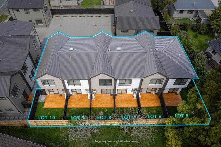 Photo of property in 9/47 Beach Road, Te Atatu Peninsula, 0610