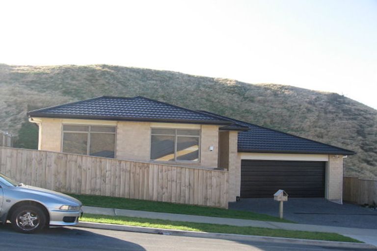 Photo of property in 16 Gifford Grove, Churton Park, Wellington, 6037