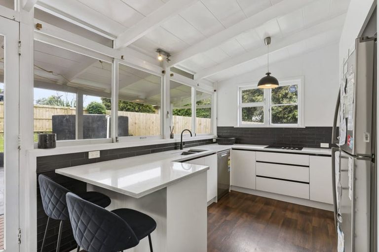 Photo of property in 18 Penton Road, Stanmore Bay, Whangaparaoa, 0932