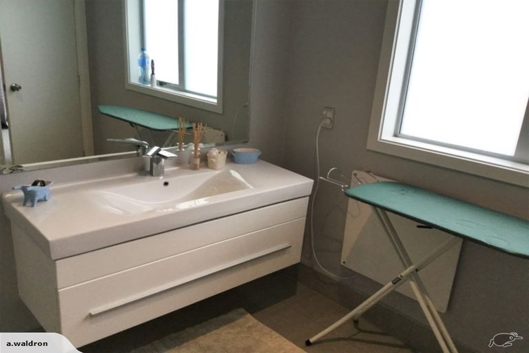 Photo of property in 79 Hinau Street, Riccarton, Christchurch, 8041