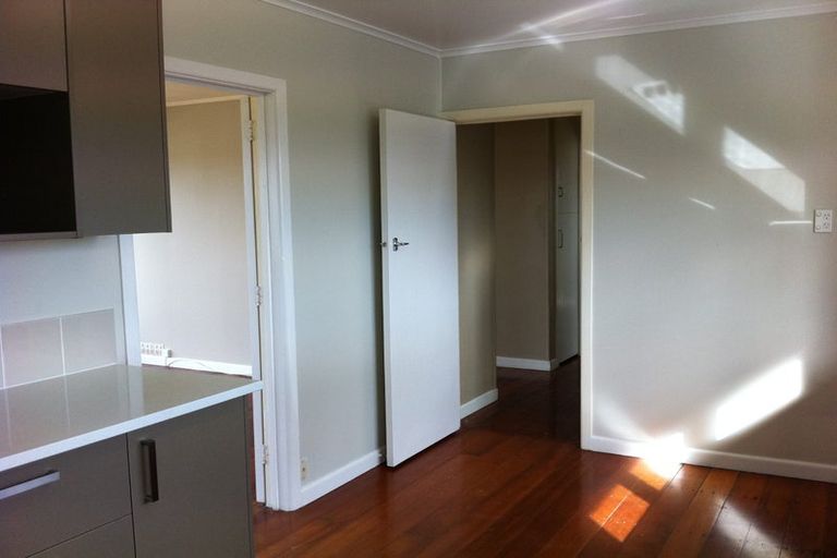 Photo of property in 868 East Coast Road, Northcross, Auckland, 0630