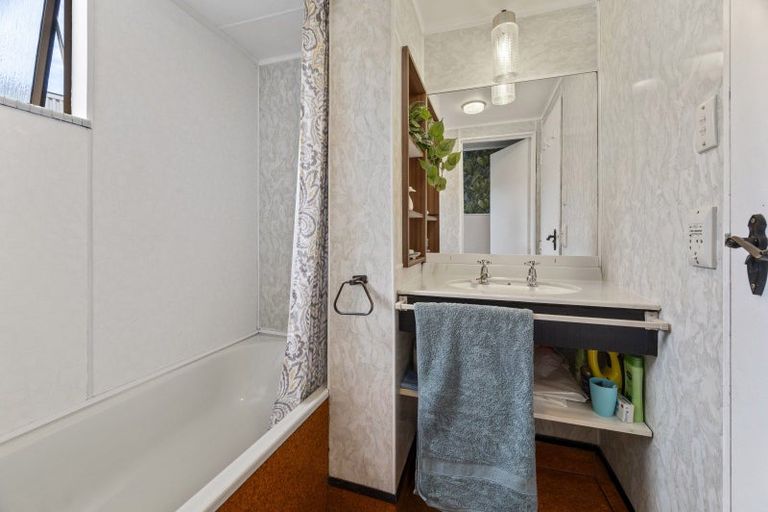 Photo of property in 116 Lake Terrace, Taupo, 3330