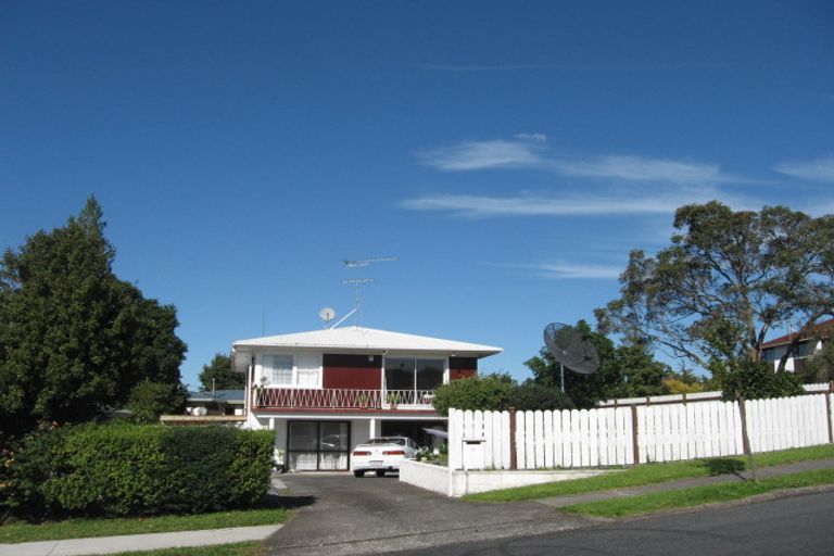 Photo of property in 17 La Trobe Street, Pakuranga Heights, Auckland, 2010
