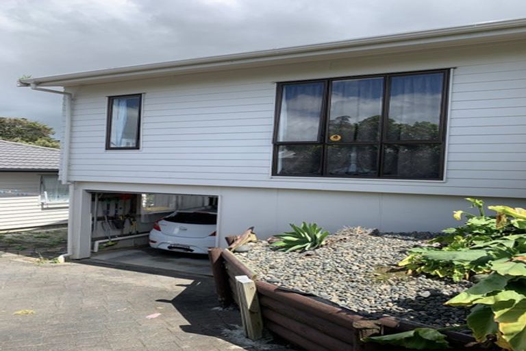 Photo of property in 43 Gosford Drive, Botany Downs, Auckland, 2010