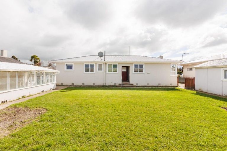 Photo of property in 4 Glasgow Street, Takaro, Palmerston North, 4412