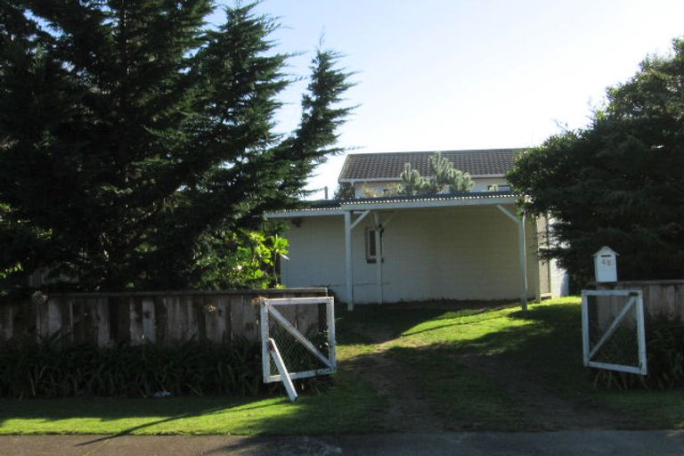 Photo of property in 4b Freyberg Crescent, Waikanae Beach, Waikanae, 5036