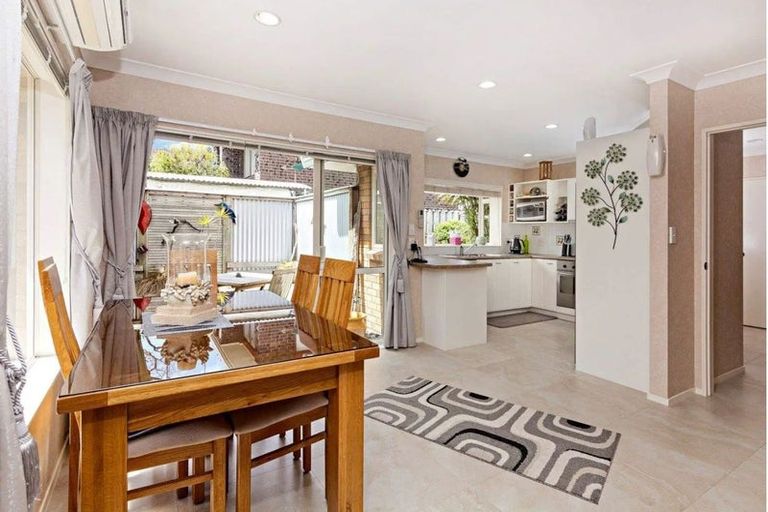 Photo of property in 3a Somerville Road, Shelly Park, Auckland, 2014