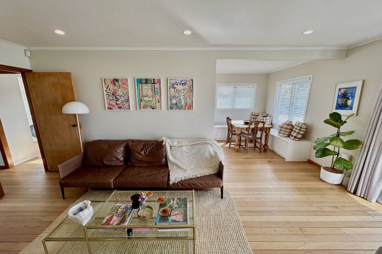 Photo of property in 3 Alma Street, Te Atatu South, Auckland, 0610