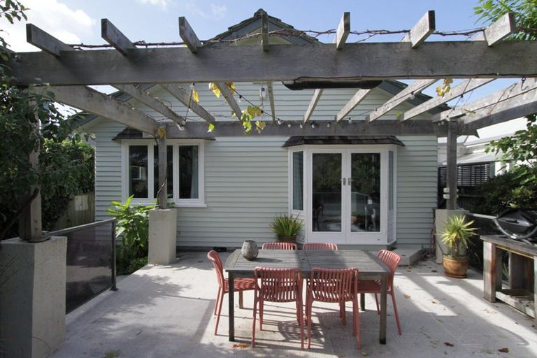 Photo of property in 79 Waimea Terrace, Beckenham, Christchurch, 8023