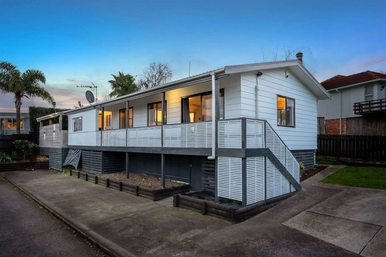 Photo of property in 2/7 Matipo Road, Te Atatu Peninsula, Auckland, 0610