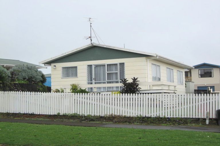 Photo of property in 9 Elliott Street, Waitara, 4320