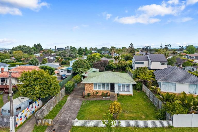 Photo of property in 53 Waipani Road, Te Atatu Peninsula, Auckland, 0610