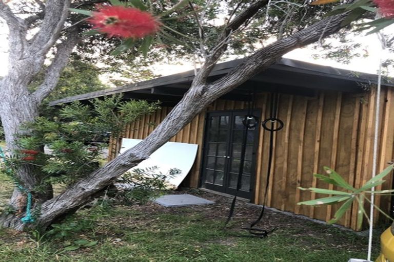 Photo of property in 130 Cliff View Drive, Green Bay, Auckland, 0604