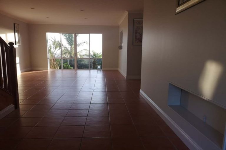 Photo of property in 114 Point View Drive, East Tamaki Heights, Auckland, 2016