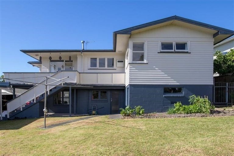 Photo of property in 37 Mason Street, New Lynn, Auckland, 0600