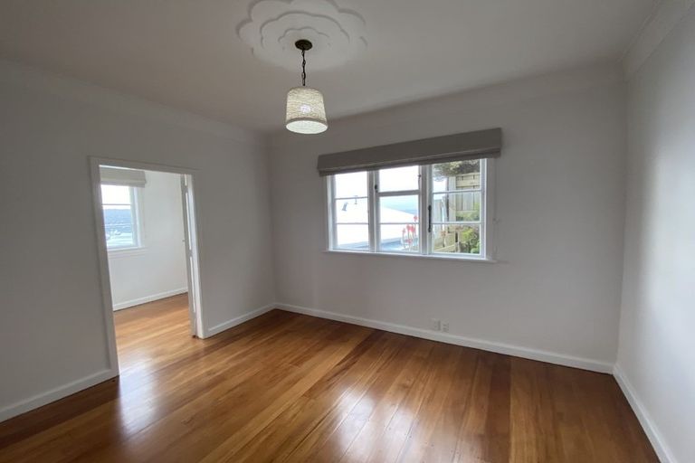 Photo of property in 37 Palliser Road, Roseneath, Wellington, 6011