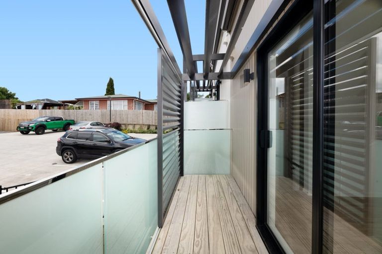 Photo of property in 5/237 Swanson Road, Henderson, Auckland, 0610