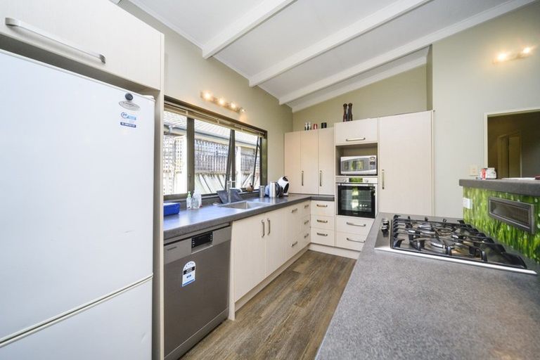 Photo of property in 24 Heathcote Place, Fitzherbert, Palmerston North, 4410
