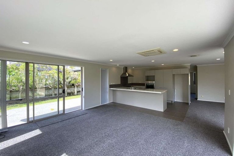 Photo of property in 46 Huntington Park Drive, Greenhithe, Auckland, 0632