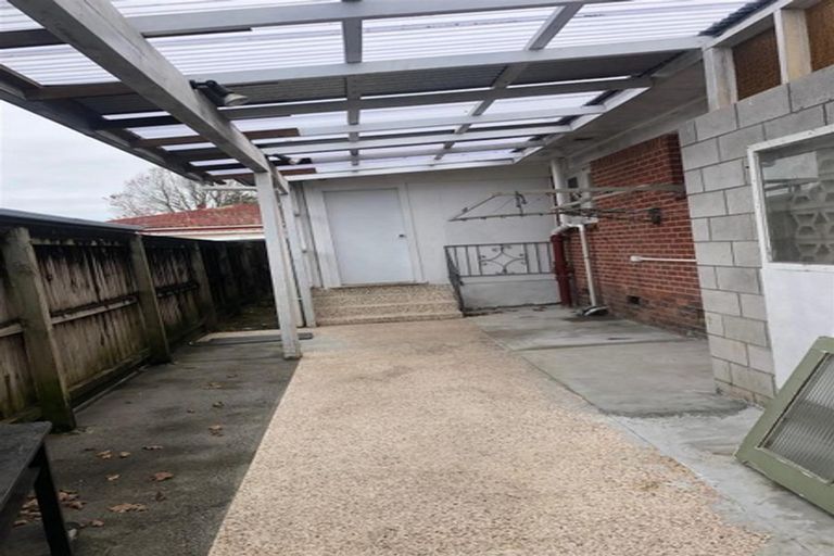 Photo of property in 23 Sutton Crescent, Papakura, 2110