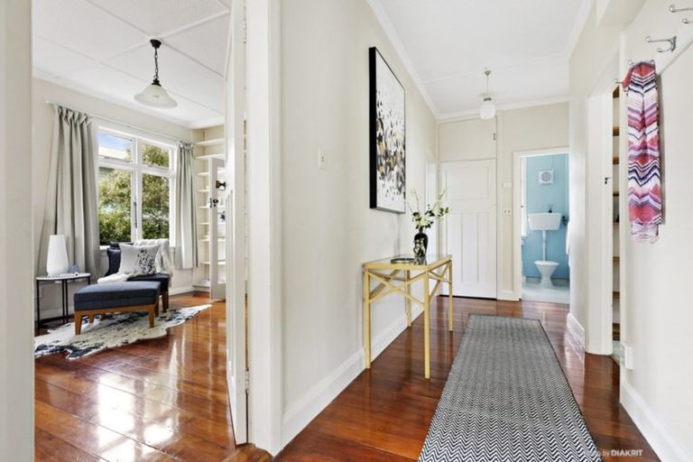 Photo of property in 11 Norfolk Street, Northland, Wellington, 6012