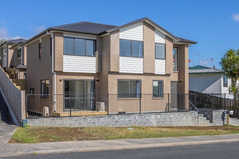 Photo of property in 50a Barbados Drive, Unsworth Heights, Auckland, 0632